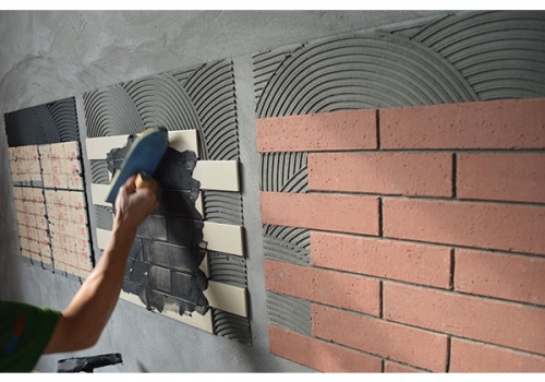 尼瓦乐员工实作演练瓷砖胶贴砖