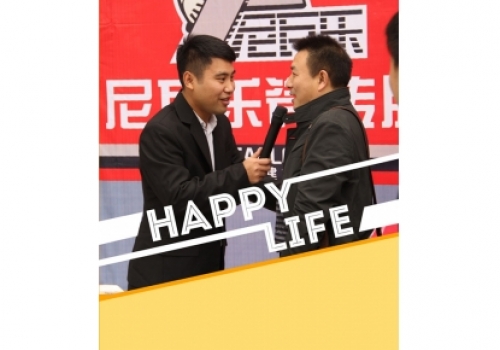 尼瓦乐奔力建材城活动现场