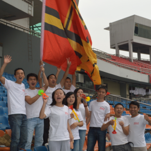 尼瓦乐祝贺FC足球俱乐部以3:2逆转战胜湖北华凯尔