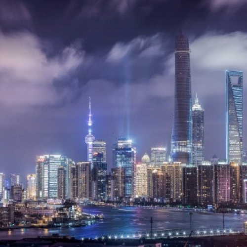 重庆一大桥上演最炫中国风 60层楼高